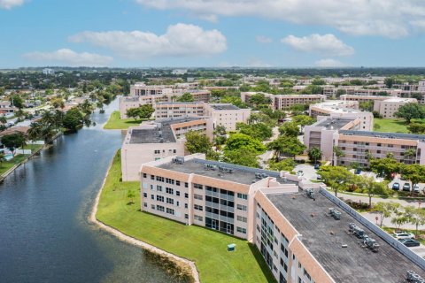 Condo in Sunrise, Florida, 2 bedrooms № 2082344 - photo 8
