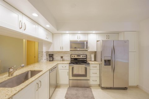 Condo in Sunrise, Florida, 2 bedrooms № 2082344 - photo 22