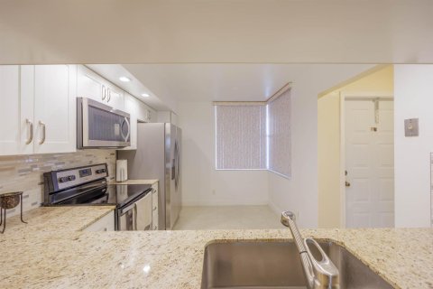 Condo in Sunrise, Florida, 2 bedrooms № 2082344 - photo 25