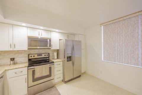 Condo in Sunrise, Florida, 2 bedrooms № 2082344 - photo 24