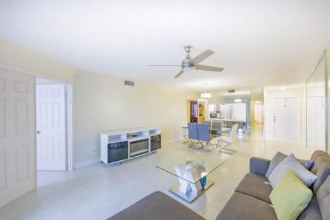 Condo in Sunrise, Florida, 2 bedrooms № 2082344 - photo 29