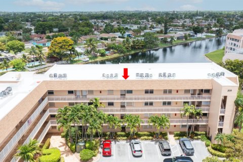 Condo in Sunrise, Florida, 2 bedrooms № 2082344 - photo 2