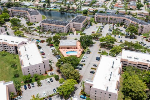 Condo in Sunrise, Florida, 2 bedrooms № 2082344 - photo 14