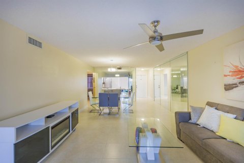 Condo in Sunrise, Florida, 2 bedrooms № 2082344 - photo 30