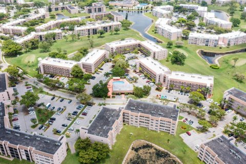 Condo in Sunrise, Florida, 2 bedrooms № 2082344 - photo 19