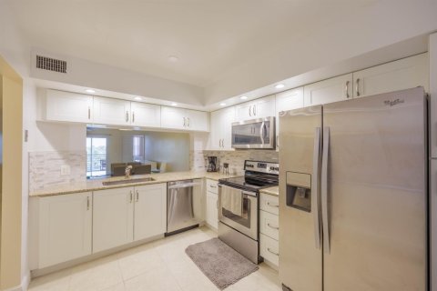 Condo in Sunrise, Florida, 2 bedrooms № 2082344 - photo 23