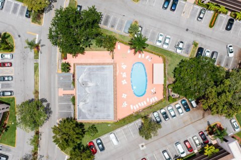 Condo in Sunrise, Florida, 2 bedrooms № 2082344 - photo 11