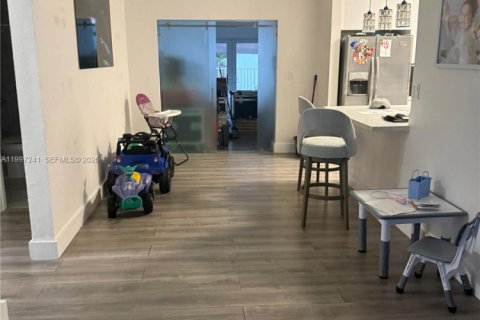 House in Miami, Florida 3 bedrooms, 144.56 sq.m. № 2060528 - photo 12