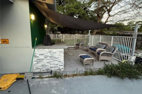 House in Miami, Florida 3 bedrooms, 144.56 sq.m. № 2060528 - photo 4