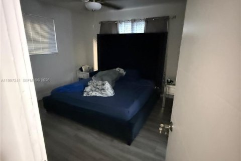 House in Miami, Florida 3 bedrooms, 144.56 sq.m. № 2060528 - photo 16