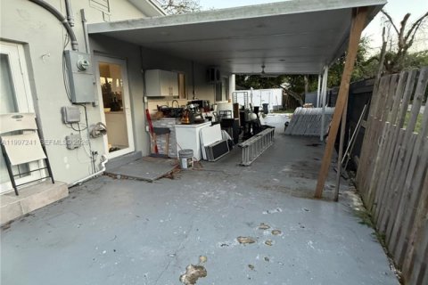 House in Miami, Florida 3 bedrooms, 144.56 sq.m. № 2060528 - photo 13