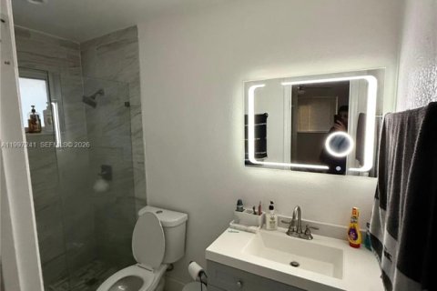 House in Miami, Florida 3 bedrooms, 144.56 sq.m. № 2060528 - photo 10