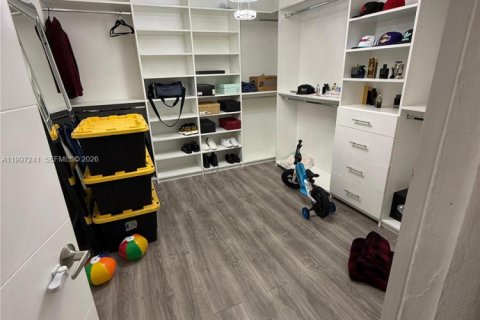 House in Miami, Florida 3 bedrooms, 144.56 sq.m. № 2060528 - photo 11