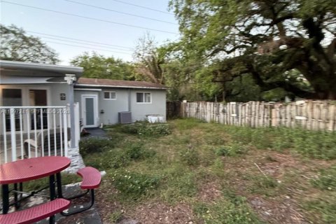 House in Miami, Florida 3 bedrooms, 144.56 sq.m. № 2060528 - photo 3