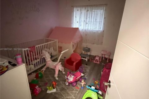 House in Miami, Florida 3 bedrooms, 144.56 sq.m. № 2060528 - photo 7