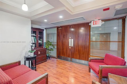 Commercial property in North Miami, Florida № 1857457 - photo 14