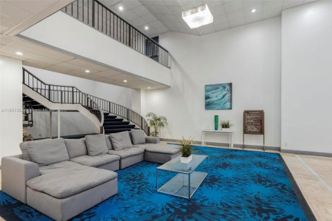 Commercial property in North Miami, Florida № 1857457 - photo 2