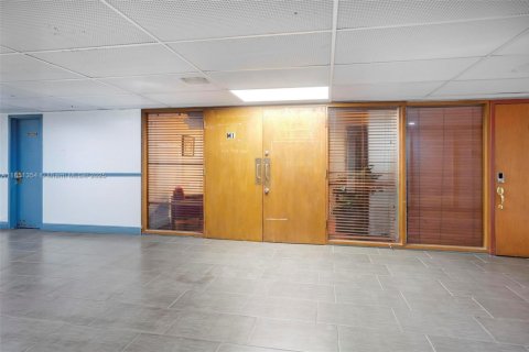 Commercial property in North Miami, Florida № 1857457 - photo 16