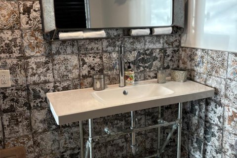 Immobilier commercial à louer à St. Lucie, Floride: 306.39 m2 № 2022357 - photo 5