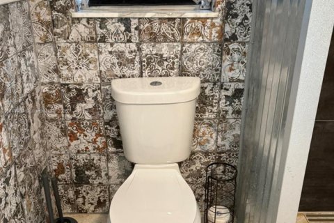 Immobilier commercial à louer à St. Lucie, Floride: 306.39 m2 № 2022357 - photo 6