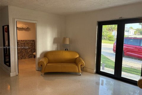 Immobilier commercial à louer à St. Lucie, Floride: 306.39 m2 № 2022357 - photo 8