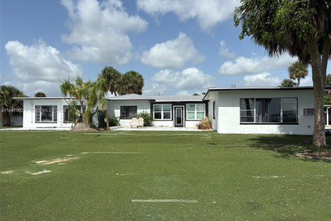 Immobilier commercial à louer à St. Lucie, Floride: 306.39 m2 № 2022357 - photo 9