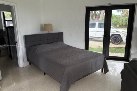 Immobilier commercial à louer à St. Lucie, Floride: 306.39 m2 № 2022357 - photo 2