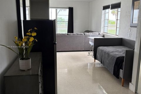 Immobilier commercial à louer à St. Lucie, Floride: 306.39 m2 № 2022357 - photo 4