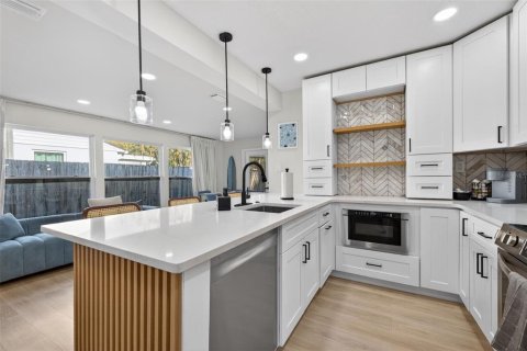 Villa ou maison à vendre à Saint Pete Beach, Floride: 3 chambres, 116.87 m2 № 2322896 - photo 10