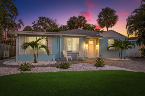 Villa ou maison à Saint Pete Beach, Floride 3 chambres, 116.87 m2 № 2322896