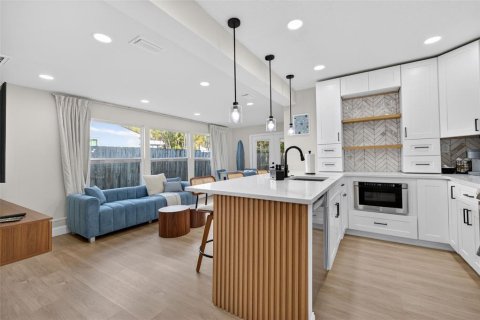 Villa ou maison à vendre à Saint Pete Beach, Floride: 3 chambres, 116.87 m2 № 2322896 - photo 5