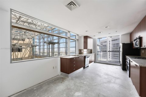 Condo in Miami, Florida, 1 bedroom  № 1692261 - photo 8
