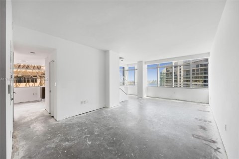 Condo in Miami, Florida, 1 bedroom  № 1692261 - photo 6