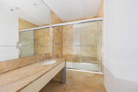 Condo in Miami, Florida, 1 bedroom  № 1692261 - photo 11