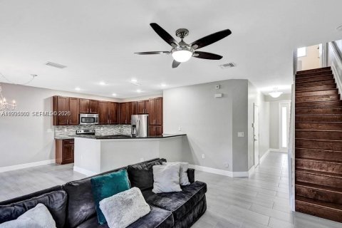 Townhouse in Coconut Creek, Florida 3 bedrooms, 179.77 sq.m. № 2060744 - photo 19