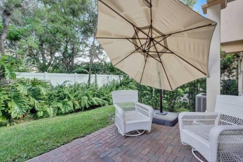 Townhouse in Coconut Creek, Florida 3 bedrooms, 179.77 sq.m. № 2060744 - photo 6