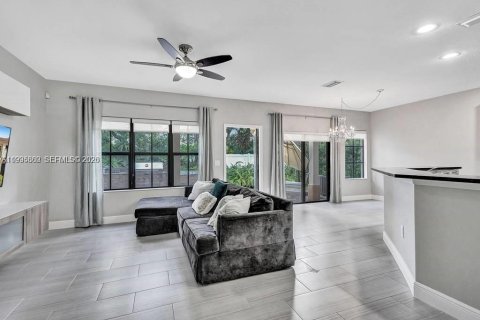 Townhouse in Coconut Creek, Florida 3 bedrooms, 179.77 sq.m. № 2060744 - photo 22
