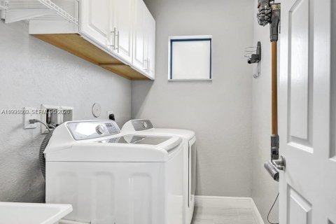 Townhouse in Coconut Creek, Florida 3 bedrooms, 179.77 sq.m. № 2060744 - photo 27