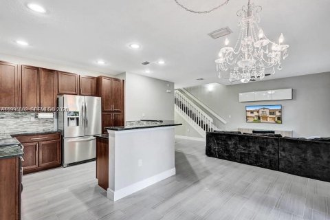 Townhouse in Coconut Creek, Florida 3 bedrooms, 179.77 sq.m. № 2060744 - photo 12