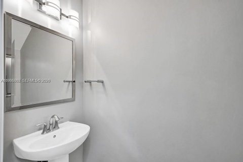 Townhouse in Coconut Creek, Florida 3 bedrooms, 179.77 sq.m. № 2060744 - photo 25
