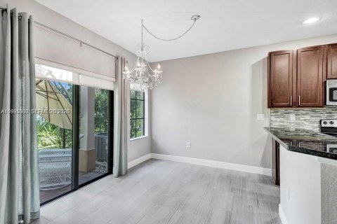 Townhouse in Coconut Creek, Florida 3 bedrooms, 179.77 sq.m. № 2060744 - photo 21