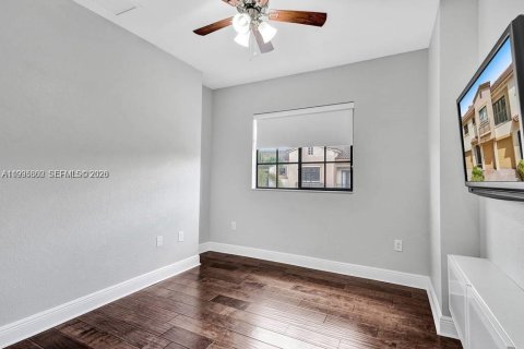 Townhouse in Coconut Creek, Florida 3 bedrooms, 179.77 sq.m. № 2060744 - photo 30