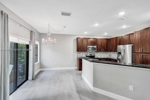 Townhouse in Coconut Creek, Florida 3 bedrooms, 179.77 sq.m. № 2060744 - photo 20