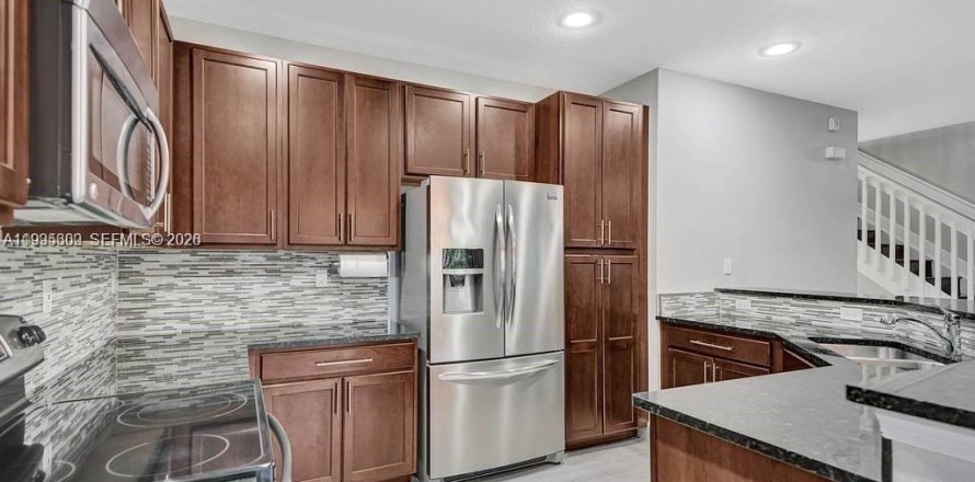 Townhouse in Coconut Creek, Florida 3 bedrooms, 179.77 sq.m. № 2060744