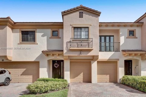 Townhouse in Coconut Creek, Florida 3 bedrooms, 179.77 sq.m. № 2060744 - photo 5
