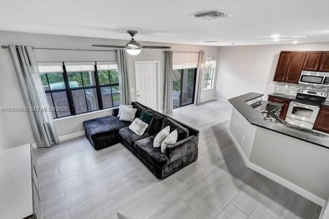 Townhouse in Coconut Creek, Florida 3 bedrooms, 179.77 sq.m. № 2060744 - photo 26