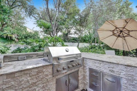 Townhouse in Coconut Creek, Florida 3 bedrooms, 179.77 sq.m. № 2060744 - photo 3