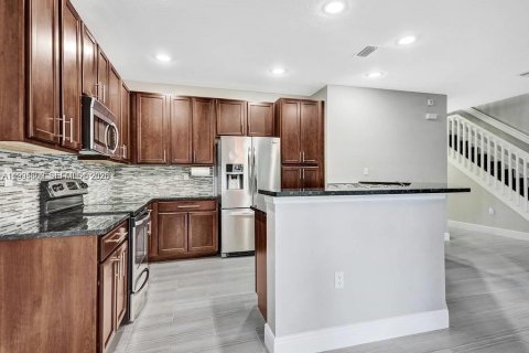 Townhouse in Coconut Creek, Florida 3 bedrooms, 179.77 sq.m. № 2060744 - photo 10
