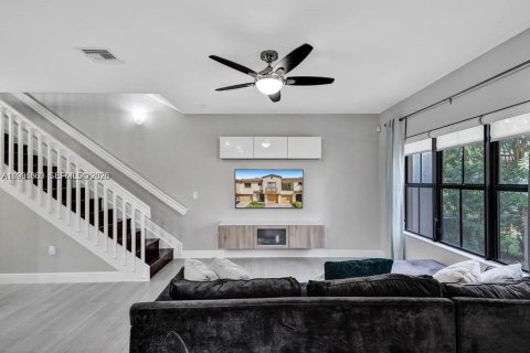 Townhouse in Coconut Creek, Florida 3 bedrooms, 179.77 sq.m. № 2060744 - photo 17