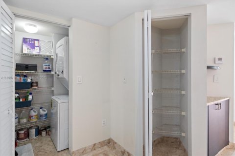 Copropriété à vendre à Miami, Floride: 2 chambres, 95.22 m2 № 1950174 - photo 19